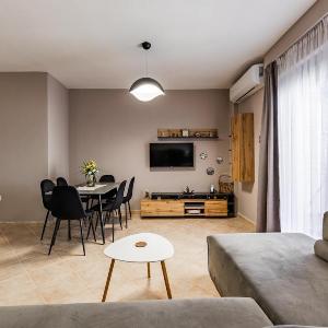 Coastal Living Retreat 2BR in Lungomare by PikHost