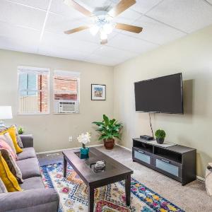 Historic Avenues Apt - Explore Downtown by Foot