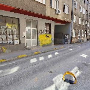 Cozy City Centre Apartment with Free Parking