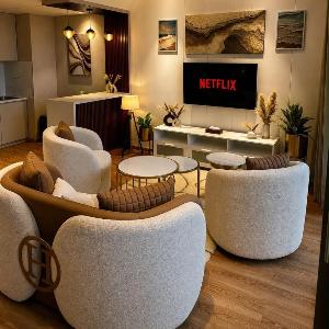 Luxury Skyhigh Studio with infinity pool M3M Myden