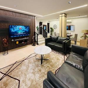 Exclusive 4BDR Villa in Prime Location with Ample Parking Spaces Plus Fast Wi-Fi
