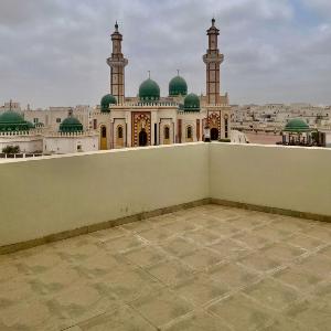 شقة مميزة في عوقد الشمالية أمام جامع آل البيت