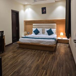 my divine hotel