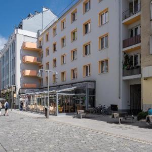 Market Square Corner Apartment Kuźnicza by Noclegi Renters