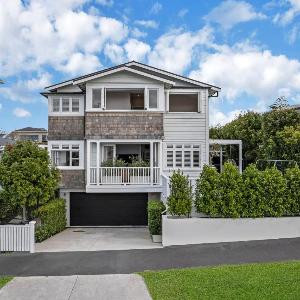 Narrow Neck Beach House Hamptons Luxe Sleeps 7