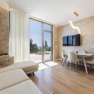 Sapphire Coast Drymades Modern 2BR Apartment by PikHost