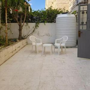 Modern Studio with private Patio - Shmeisani Amman