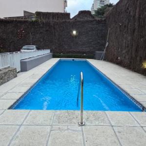 Moderno departamento de 2 dormitorios con piscina
