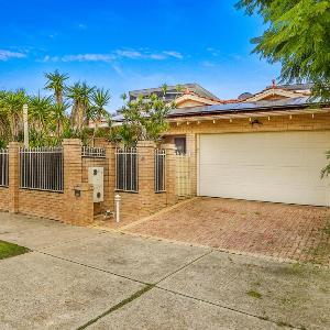 Walk to Vic Park Café Strip 3BR Close To CBD
