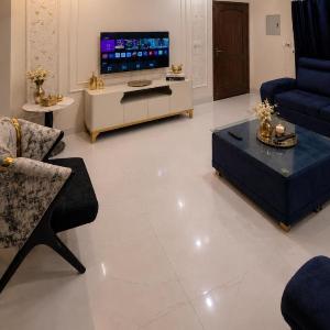 Luxury 2BR apartment self check-in families & friendly