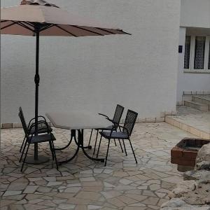 Apartments with parking space Novi Vinodolski - 27824