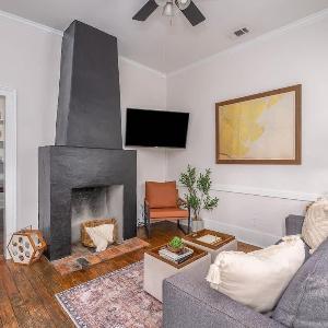 Cozy Cottage Retreat Parking and Private Patio