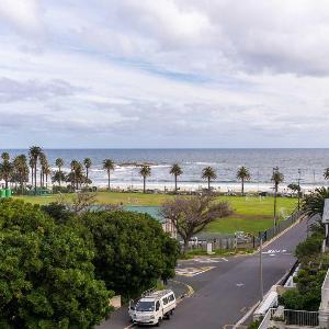 Beachside Villa - 2 minute walk to Camps Bay Beach