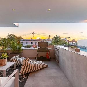 Terrace Royale Apt Camps Bay - Walk to beach Pool