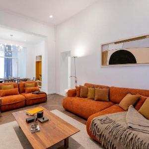 Designer 4BR Retreat - Chic & Central - Steps to Old Town