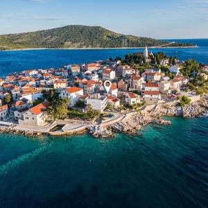 Apartments by the sea Primosten - 27876