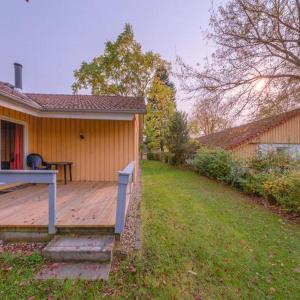 Heimeliger Doppelbungalow mit Terrasse im Ferienpark Mirow