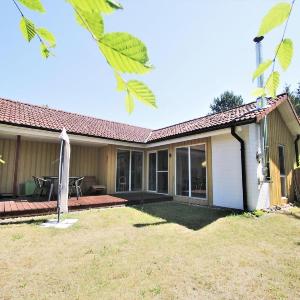 Modernly furnished double bungalow with terrace in the Mirow holiday park