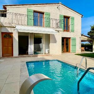 Petit coin de paradis avec piscine