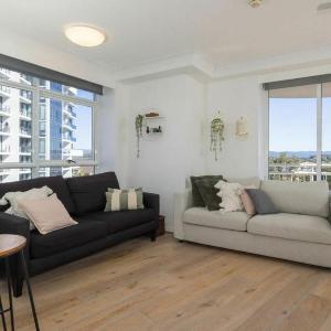 Breezy 2BDR Beachfront Apt in Burleigh Heads