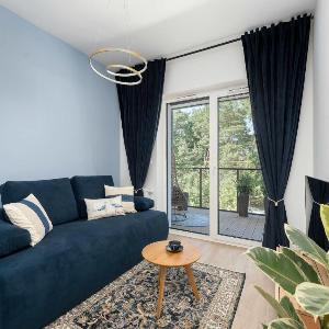 Stylowy Apartament z Klimatyzacją i Parkingiem Blisko Plaży by Noclegi Renters