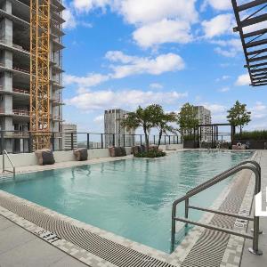 Downtown Studio with Pool Gym & Movie Theater