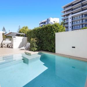 Beachside 3-bed apartment with Ocean Views