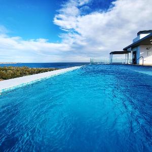 Rooftop Infinity Pool Escape PP36
