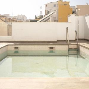 Stylish City-Centre Apartment with Private Terrace Pool & Parking