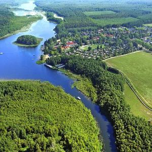 Urlaub im Grünen - Doppelbungalow mit Terrasse im Ferienpark Mirow