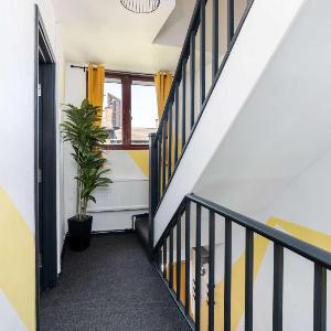 3 Bedroom Apartment with Balcony Sleeps 7 Sheffield City Centre