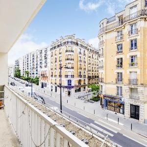Modern 1BDR 2P flat with a balcony – Ménilmontant