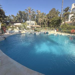 Villa en Marbella para 8 en 1ra linea de playa