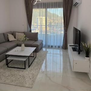 Mountain View Pool Apartment