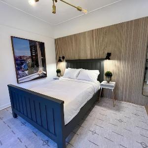 NEW Private Studio Suite Near The Grove amd Patio