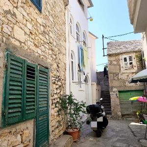 Apartments by the sea Primosten - 27855