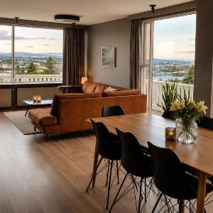 Penthouse near Reykjavík for 8 pp private parking hot tub