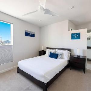 Modern 2BR + Loft Family Home steps to Echo Park