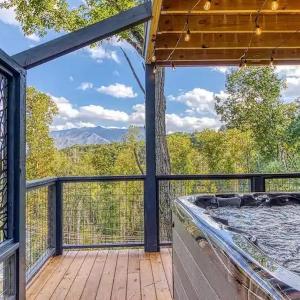 Mt LeConte Views 3 Kings Sleeps 12 Hot Tub