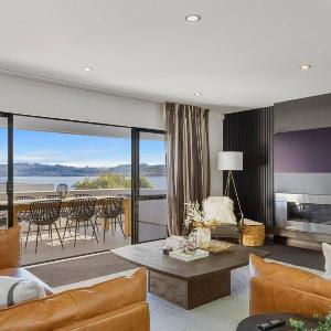 Harvey Heights Retreat - with lake views spa and space for parking boat