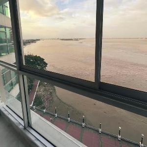 Dpto vista al río de 2 hab piscina y gym en Riverfront II