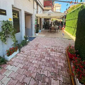 Elvi Apartments
