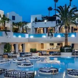 Palms Place Hotel