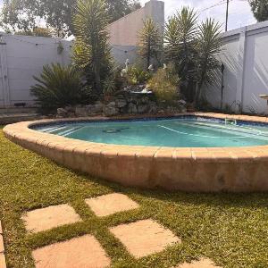 Charming Norwood Retreat - Private Pool Garden Oasis Prime Location