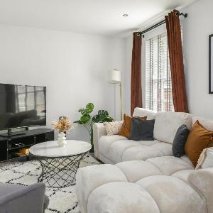 Stylish 2BDR 2BA Flat with Chic Interiors