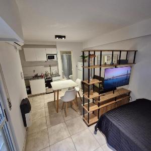 Moderno monoambiente con patio en Pichincha
