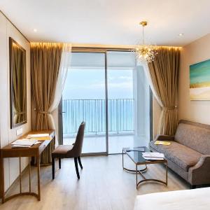 Panorama Apartment Luxury Beachfront by Man