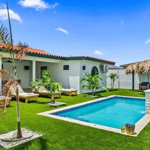5BR Aruba Villa with Private Pool Near Eagle Beach