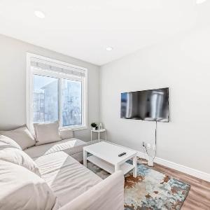 Double Garage | Stunning Home | Balcony