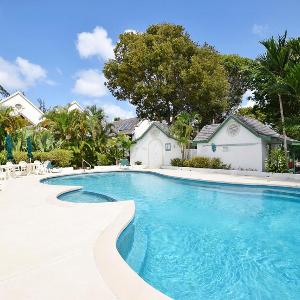Large 3-bed townhouse wshared pool